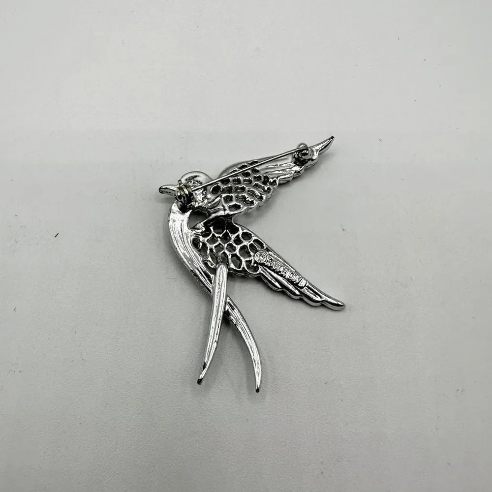 Sarah Coventry vintage 1966 silver Swallow bird brooch